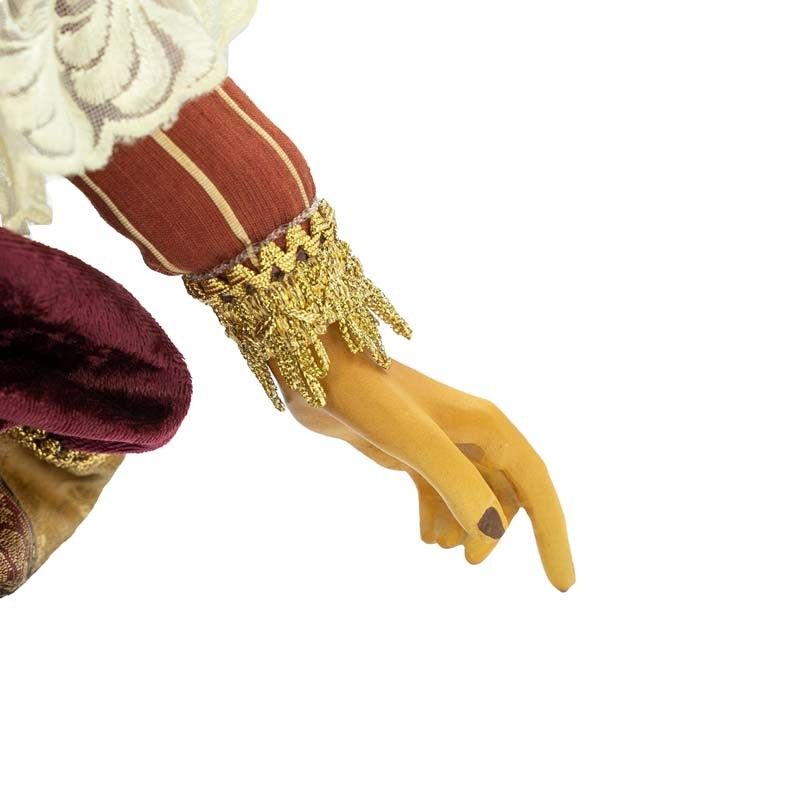 Mr. Gatto con Abito Burgundy e Oro H.38 cm