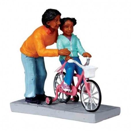 Mom Lends a Helping Hand - Lemax 02759