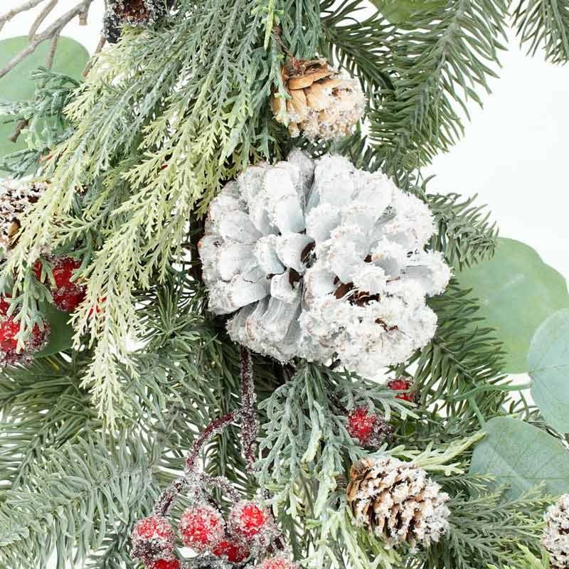 Corona Natalizia con Pigne e Bacche Rosse D.68 cm