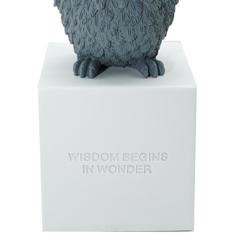 Statua Gufo in Resina su Cubo Bianco H.29,5 cm