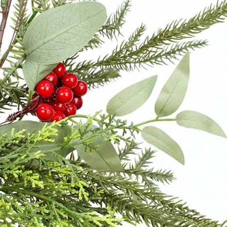 Corona Natalizia con Foglie Verdi e Bacche Rosse