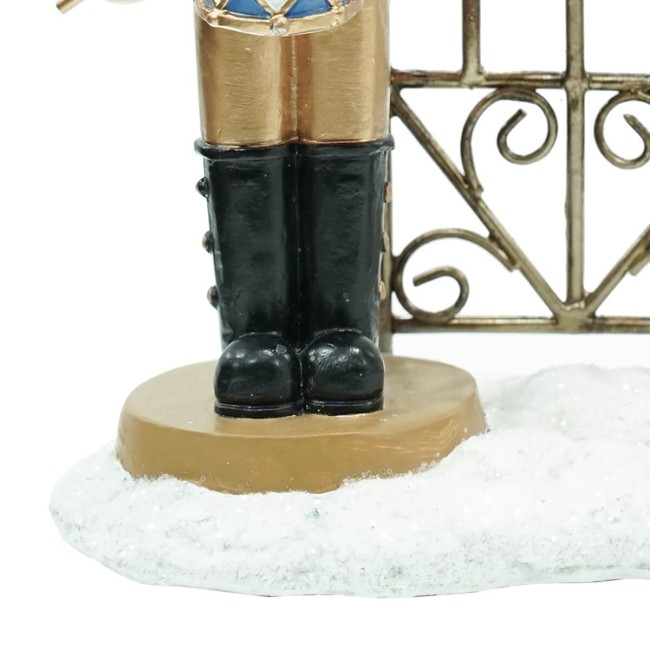 Schiaccianoci Natalizi in Resina con Cancello in Ferro H.22,5 cm