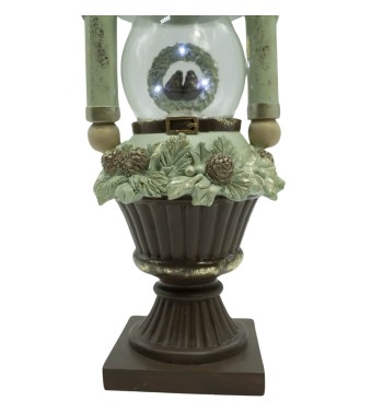 Schiaccianoci Natalizio in Resina con Sfera a Led H.33 cm